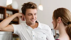 Körpersprache: Wie Männer weibliche Gesten lesen